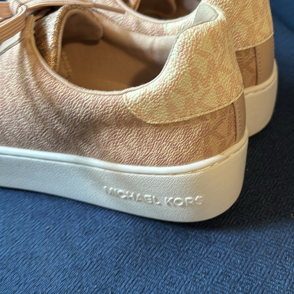 Michael Kors Poppy Colour-Block Logo Sneakers - Picture 8 of 8